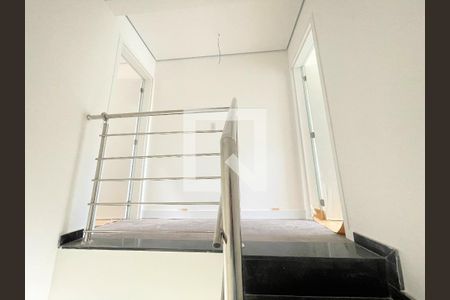 Escadas de casa à venda com 2 quartos, 120m² em Santa Branca, Belo Horizonte