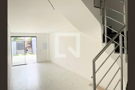 Sala de casa à venda com 2 quartos, 120m² em Santa Branca, Belo Horizonte