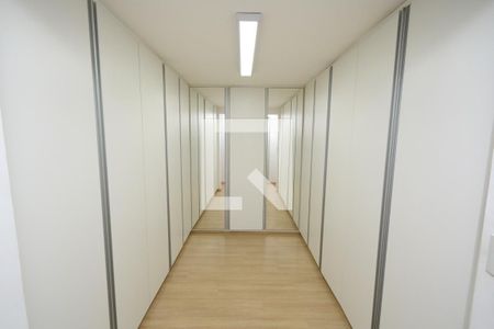 Closet da suíte de casa para alugar com 3 quartos, 250m² em Campininha, São Paulo