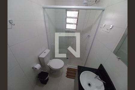 Banheiro de apartamento para alugar com 1 quarto, 35m² em Centro, São Vicente