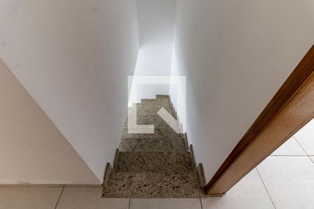 Escada de casa para alugar com 3 quartos, 152m² em Vila Moraes, São Paulo