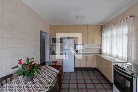 Casa à venda com 231m², 5 quartos e 6 vagas Casa à venda com 231m², 5 quartos e 6 vagasCasa 1 - Cozinha