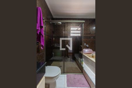 Casa à venda com 231m², 5 quartos e 6 vagas Casa à venda com 231m², 5 quartos e 6 vagasCasa 2 - Banheiro