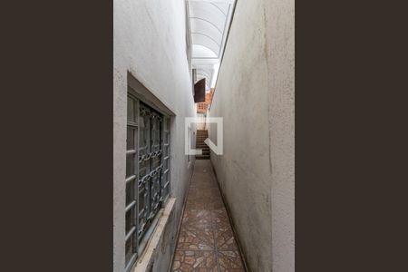 Casa à venda com 231m², 5 quartos e 6 vagas Casa à venda com 231m², 5 quartos e 6 vagasCorredor