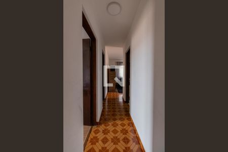 Casa à venda com 231m², 5 quartos e 6 vagas Casa à venda com 231m², 5 quartos e 6 vagasCasa 2 - Corredor