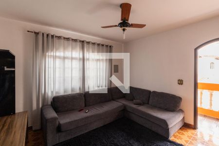 Casa à venda com 231m², 5 quartos e 6 vagas Casa à venda com 231m², 5 quartos e 6 vagasCasa 2 - Sala