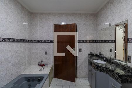 Casa à venda com 231m², 5 quartos e 6 vagas Casa à venda com 231m², 5 quartos e 6 vagasCasa 1 - Banheiro