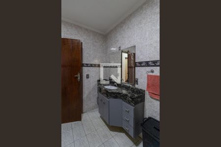 Casa à venda com 231m², 5 quartos e 6 vagas Casa à venda com 231m², 5 quartos e 6 vagasCasa 1 - Banheiro