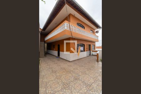 Casa à venda com 231m², 5 quartos e 6 vagas Casa à venda com 231m², 5 quartos e 6 vagasVaranda