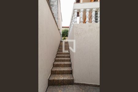 Casa à venda com 231m², 5 quartos e 6 vagas Casa à venda com 231m², 5 quartos e 6 vagasEscada