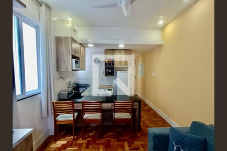 Sala de apartamento à venda com 1 quarto, 28m² em Leblon, Rio de Janeiro