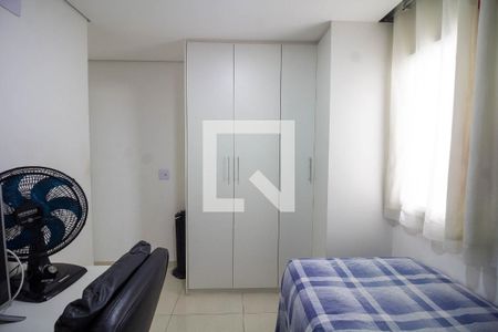 Quarto de apartamento à venda com 2 quartos, 56m² em Vila Osasco, Osasco