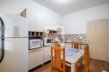 Casa à venda com 376m², 1 quarto e 2 vagas Casa à venda com 376m², 1 quarto e 2 vagasCozinha