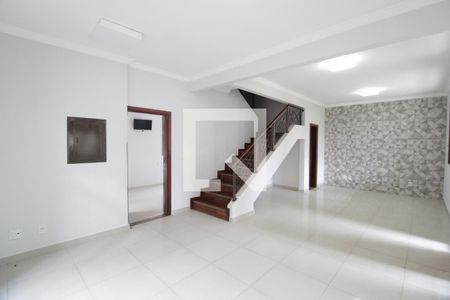 Sala de casa para alugar com 3 quartos, 265m² em Jardim Karaíba, Uberlândia