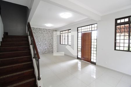 Sala de casa para alugar com 3 quartos, 265m² em Jardim Karaíba, Uberlândia