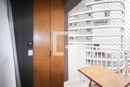 Varanda de kitnet/studio à venda com 1 quarto, 26m² em Vila Nova Conceição, São Paulo