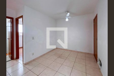 Sala de apartamento para alugar com 2 quartos, 44m² em Chacaras Reunidas Santa Terezinha, Contagem