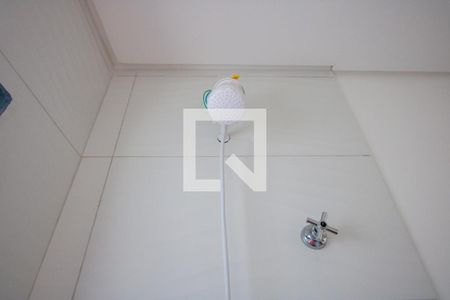 Banheiro de kitnet/studio para alugar com 1 quarto, 23m² em Vila Bastos, Santo André