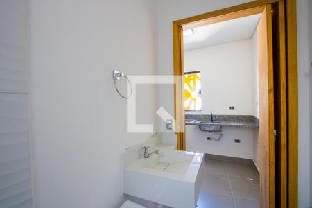 Banheiro de kitnet/studio para alugar com 1 quarto, 23m² em Vila Bastos, Santo André