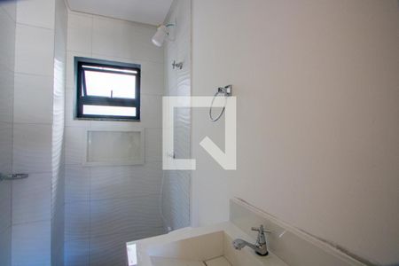 Banheiro de kitnet/studio para alugar com 1 quarto, 23m² em Vila Bastos, Santo André