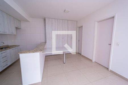 Cozinha de apartamento para alugar com 1 quarto, 50m² em Cangaiba, São Paulo