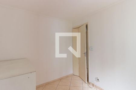 Quarto 2 de apartamento para alugar com 2 quartos, 48m² em Vila Carmosina, São Paulo