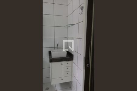 Banheiro de apartamento à venda com 3 quartos, 67m² em Ingá, Betim