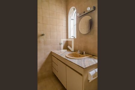 Casa à venda com 210m², 3 quartos e 3 vagas Casa à venda com 210m², 3 quartos e 3 vagasBanheiro Social