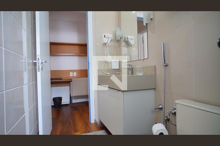 Banheiro de apartamento para alugar com 1 quarto, 42m² em Centro, Florianópolis