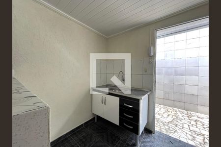 Cozinha  de casa para alugar com 1 quarto, 20m² em Vila Guarani (zona Sul), São Paulo