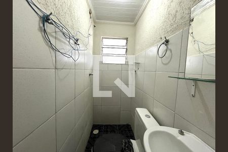 Banheiro  de casa para alugar com 1 quarto, 20m² em Vila Guarani (zona Sul), São Paulo