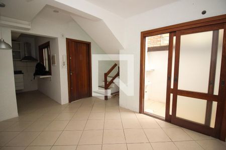 Sala de casa de condomínio à venda com 3 quartos, 103m² em Guarujá, Porto Alegre