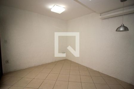 Sala de casa de condomínio à venda com 3 quartos, 103m² em Guarujá, Porto Alegre