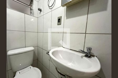 Banheiro  de casa para alugar com 1 quarto, 35m² em Vila Guarani (zona Sul), São Paulo