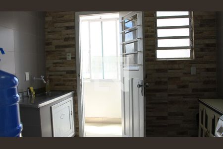 Cozinha de apartamento à venda com 3 quartos, 90m² em Floresta, Porto Alegre