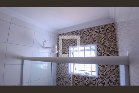 Banheiro de casa para alugar com 1 quarto, 50m² em Jardim Teresa, São Paulo