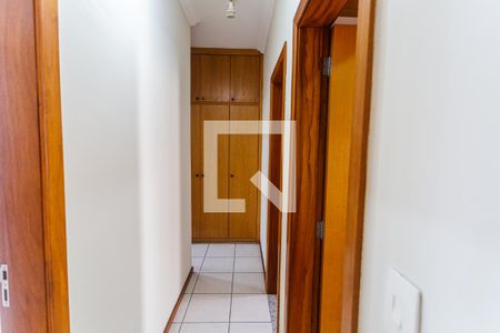 Corredor de apartamento para alugar com 2 quartos, 60m² em Funcionários, Belo Horizonte