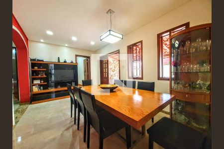 Sala de casa à venda com 4 quartos, 229m² em Sagrada Família, Belo Horizonte