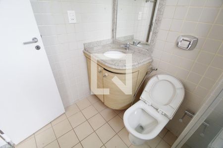 Banheiro do Quarto 1 de apartamento para alugar com 3 quartos, 140m² em Osvaldo Rezende, Uberlândia