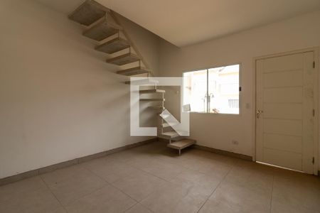 Sala de casa para alugar com 2 quartos, 51m² em Chácara Ondas Verdes, Cotia