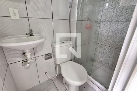 Banheiro de casa para alugar com 1 quarto, 21m² em Vila Rosário, Duque de Caxias