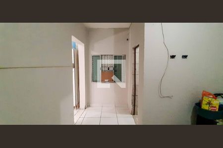 Corredor de casa para alugar com 1 quarto, 50m² em Ayrosa, Osasco