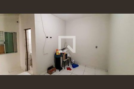 Quarto de casa para alugar com 1 quarto, 50m² em Ayrosa, Osasco