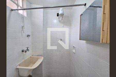 Banheiro  de apartamento para alugar com 1 quarto, 15m² em Centro, Rio de Janeiro