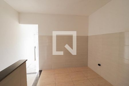 Sala/Cozinha de apartamento para alugar com 1 quarto, 40m² em Vila Prado, São Paulo