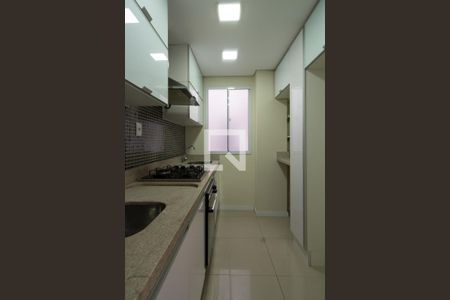 Cozinha e Área de Serviço de apartamento à venda com 2 quartos, 50m² em Vila Nova, Porto Alegre