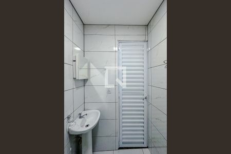 Banheiro de kitnet/studio para alugar com 1 quarto, 24m² em Ipiranga, São Paulo