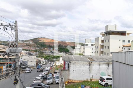 Vista da varanda da sala de casa para alugar com 2 quartos, 240m² em Cabral, Contagem