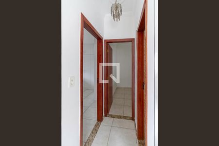 Corredor de casa para alugar com 2 quartos, 240m² em Cabral, Contagem