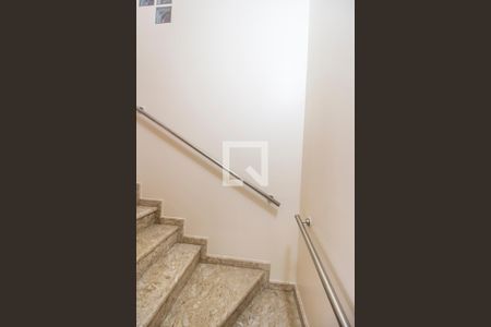 Casa de condomínio à venda com 200m², 4 quartos e 2 vagas Casa de condomínio à venda com 200m², 4 quartos e 2 vagasEscada